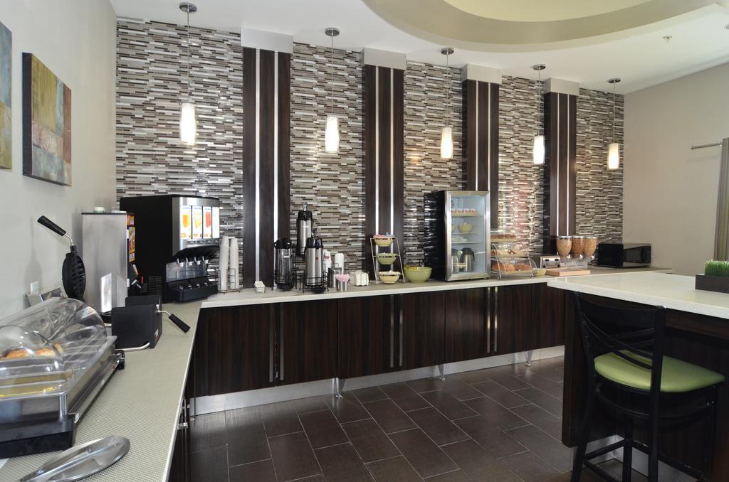 Quality Inn & Suites Kenedy - Karnes City Экстерьер фото
