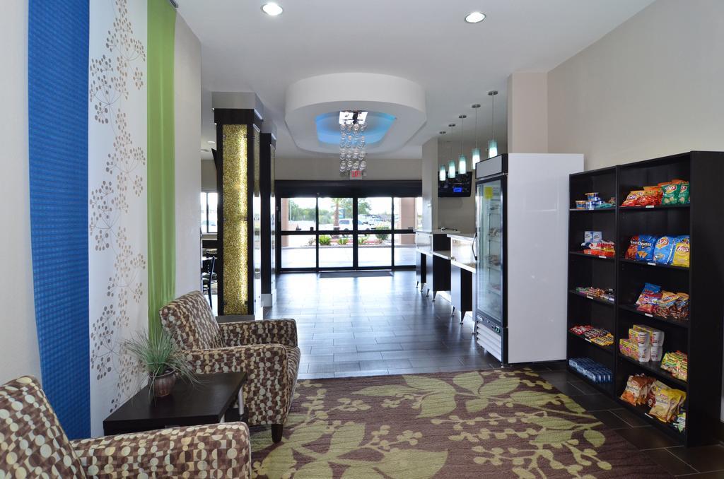 Quality Inn & Suites Kenedy - Karnes City Экстерьер фото